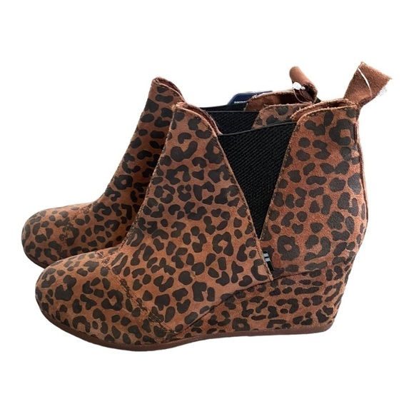 New! Toms Kelsey Cheetah Print Suede Pull On‎ Chelsea Wedge Boots - Picture 1 of 5